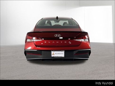 Certified 2025 Hyundai Elantra Sport FWD image 17