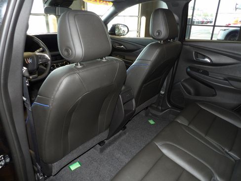 Used 2025 Buick Envista Sport Touring w/ Convenience I Package FWD image 21