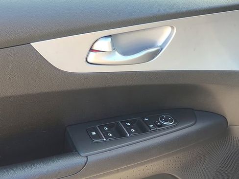 Used 2023 Kia Forte LXS image 19