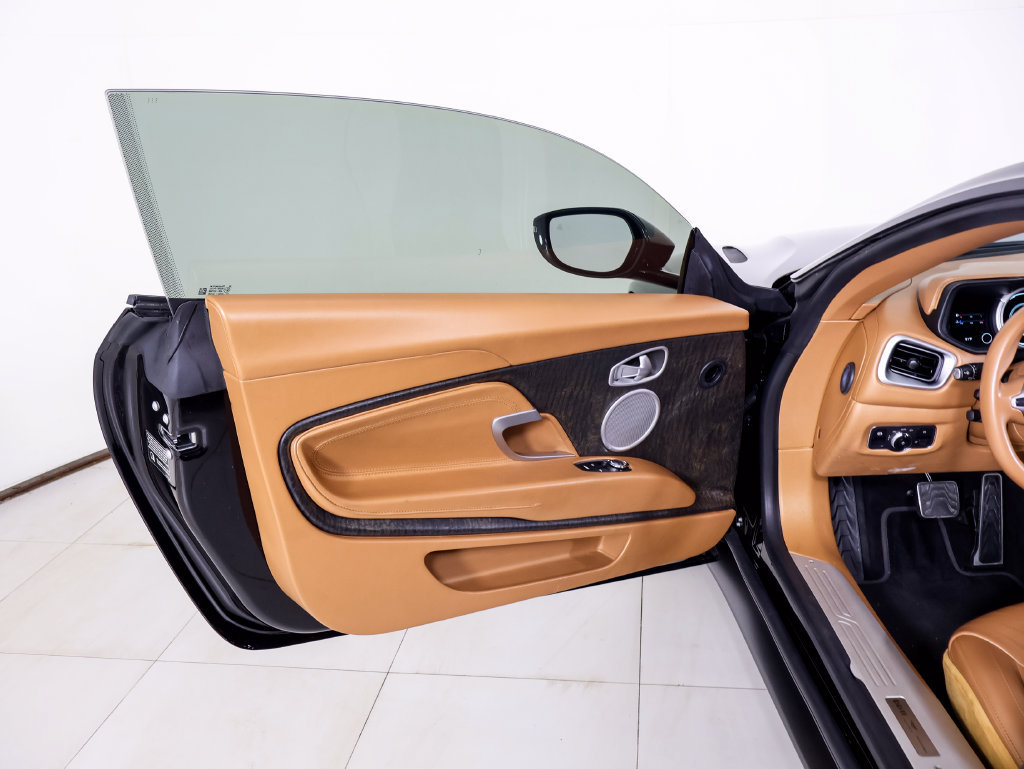 Used 2020 Aston Martin DB11 Coupe RWD image 22