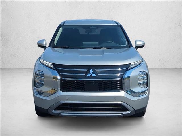 Used 2025 Mitsubishi Outlander SE FWD image 2