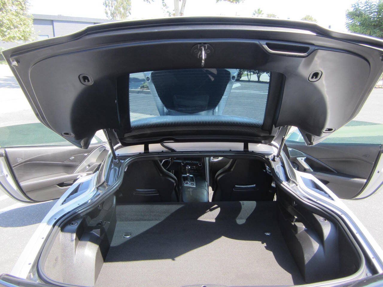 Used 2019 Chevrolet Corvette Stingray Coupe RWD image 12