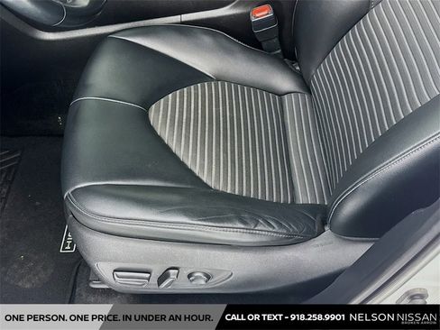 Used 2021 Toyota Highlander XSE image 18