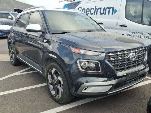 Used 2023 Hyundai Venue Limited w/ Cargo Package FWD image 1