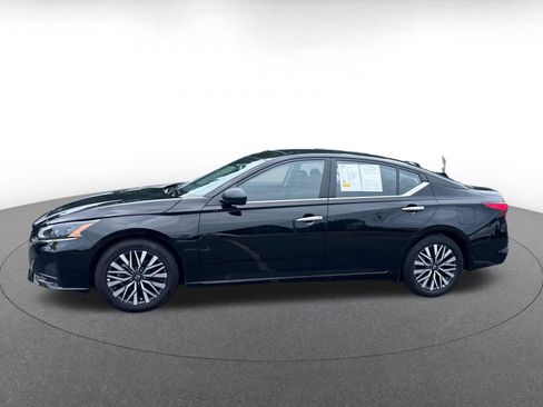 Used 2025 Nissan Altima 2.5 SV FWD image 20