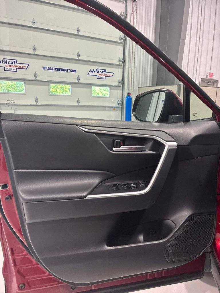 Used 2025 Toyota RAV4 XLE AWD/4WD image 16