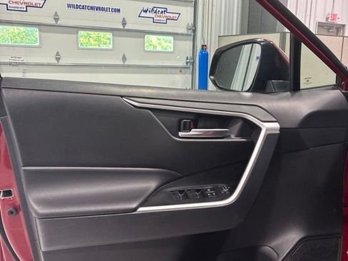 Used 2025 Toyota RAV4 XLE AWD/4WD image 16