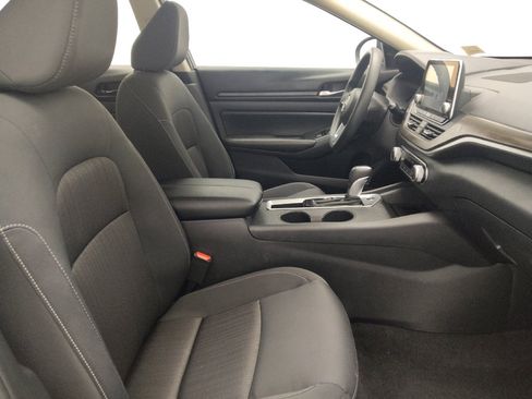 Used 2025 Nissan Altima 2.5 SV FWD image 21