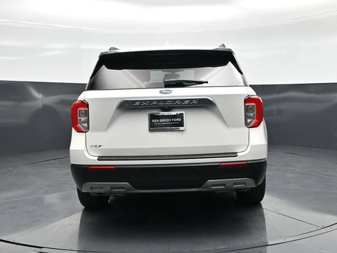 Certified 2021 Ford Explorer XLT w/ Equipment Group 202A RWD image 27