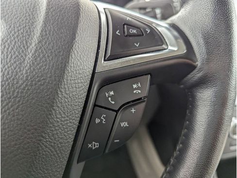 Used 2022 Ford Edge Titanium image 16