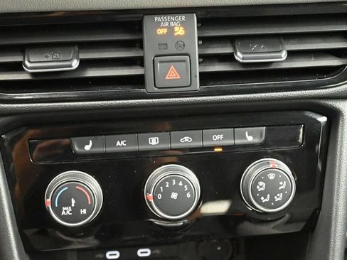 Used 2023 Volkswagen Taos SE w/ Panoramic Sunroof Package FWD image 22