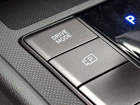 Certified 2025 Hyundai Elantra Sport image 24