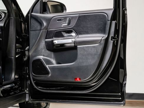 Used 2024 Mercedes-Benz GLB 250 w/ Exclusive Package image 44