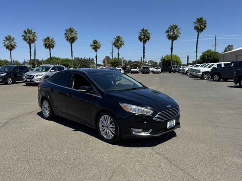 Used 2018 Ford Focus Titanium FWD image 2