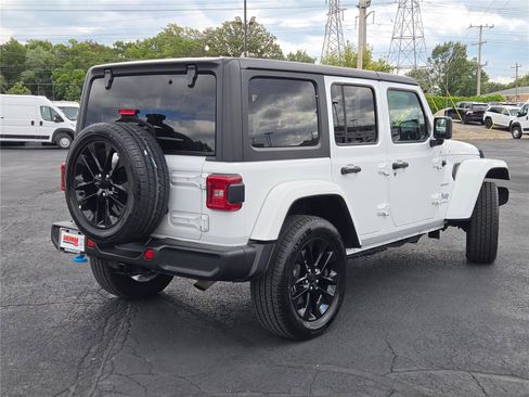 Used 2023 Jeep Wrangler Sahara image 13