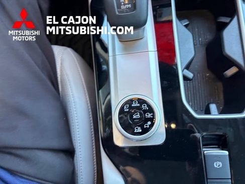 Used 2025 Mitsubishi Outlander AWD image 18