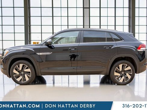 Used 2024 Volkswagen Atlas Cross Sport SE AWD/4WD image 2