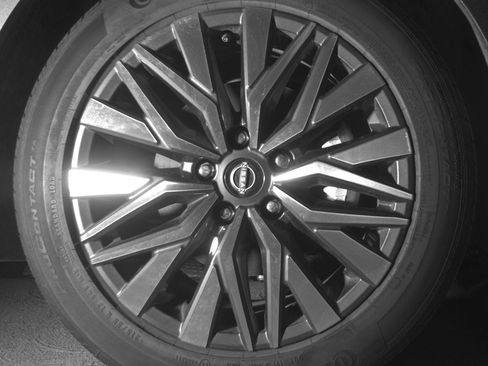 Used 2025 Nissan Altima 2.5 SV FWD image 13