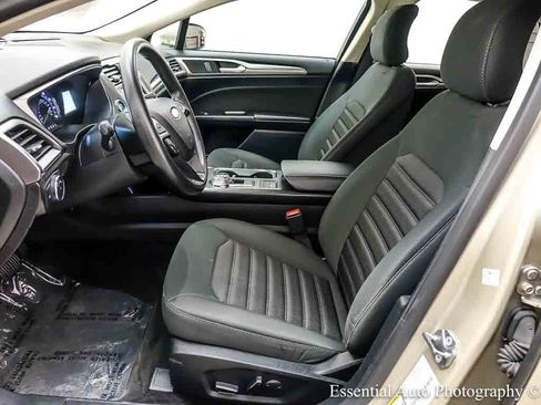 Certified 2018 Ford Fusion SE w/ Fusion SE Technology Package FWD image 9