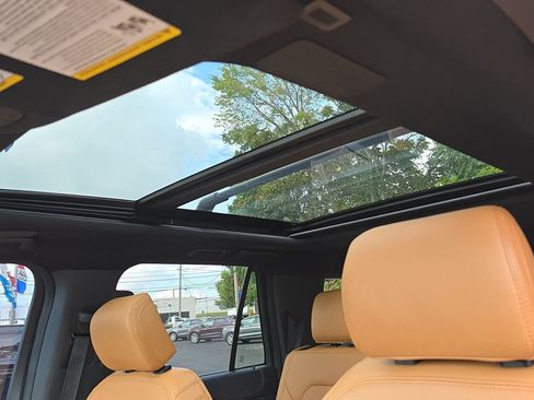 Used 2022 Ford Expedition Max Platinum image 28