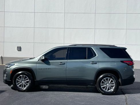 Used 2022 Chevrolet Traverse LT image 2