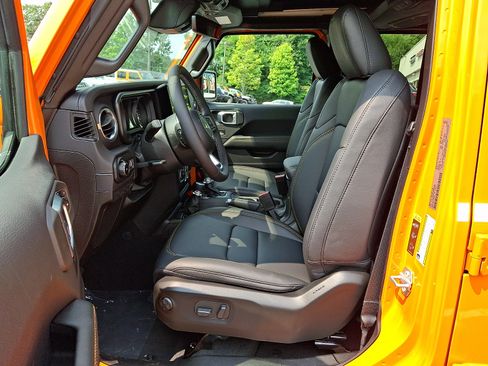 New 2026 Jeep Wrangler Unlimited Sahara w/ Whitecap Package AWD/4WD image 9