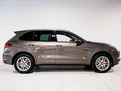Used 2013 Porsche Cayenne Turbo AWD/4WD image 2