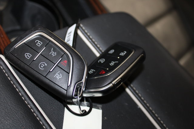 Used 2024 Cadillac Escalade Premium Luxury w/ Performance Package AWD/4WD image 19