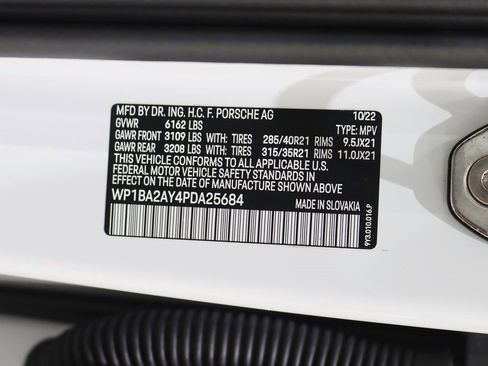 Used 2023 Porsche Cayenne Platinum Edition image 41