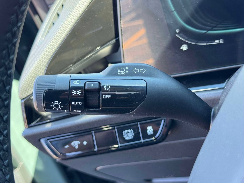 Certified 2023 Kia Niro EX Touring FWD image 25