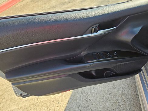 Used 2024 Toyota Camry SE image 14