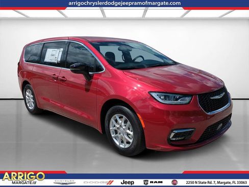 New 2025 Chrysler Pacifica Select FWD image 1