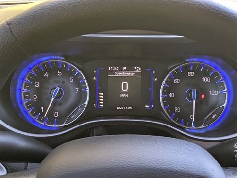 Used 2021 Chrysler Voyager Lxi image 22