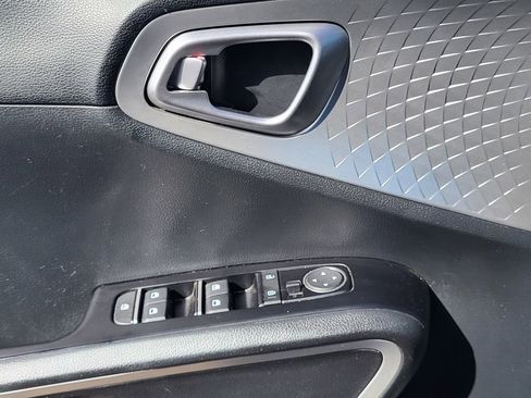 Used 2023 Kia Soul LX FWD image 14