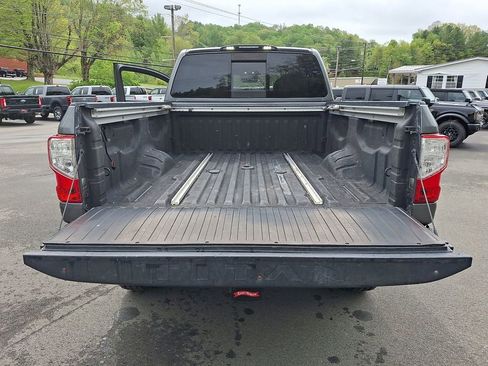 Used 2016 Nissan Titan SL AWD/4WD image 29