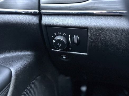 Used 2021 Jeep Grand Cherokee Limited w/ Luxury Group II image 28