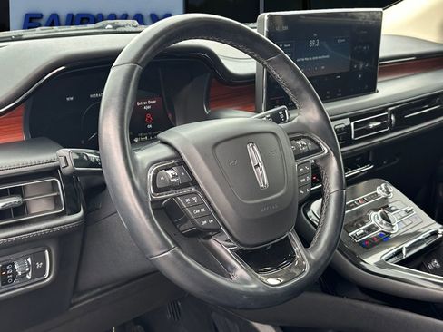 Used 2022 Lincoln Nautilus Reserve FWD image 13