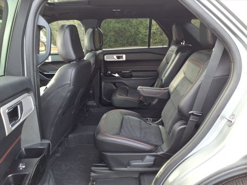 Used 2024 Ford Explorer ST-Line w/ Class IV Trailer Tow Package image 5