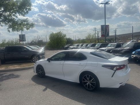 Used 2021 Toyota Camry SE image 7