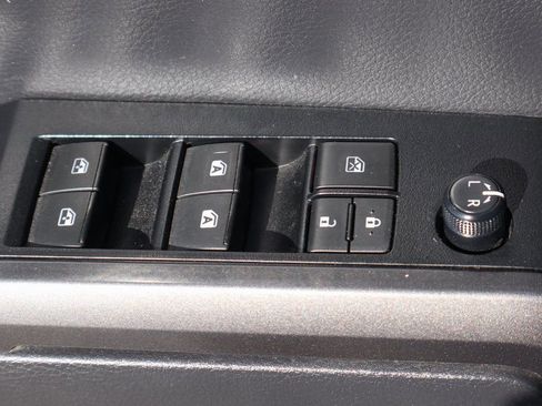 Used 2022 Toyota Tacoma TRD Off-Road w/ Technology Package image 15