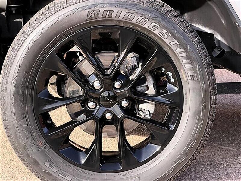 Used 2023 Jeep Wrangler Unlimited Sahara AWD/4WD image 34