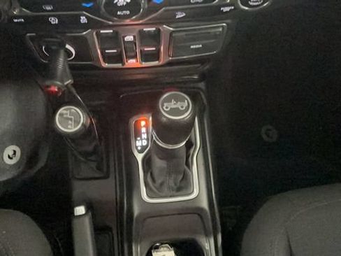 Used 2018 Jeep Wrangler Unlimited Sport S AWD/4WD image 18