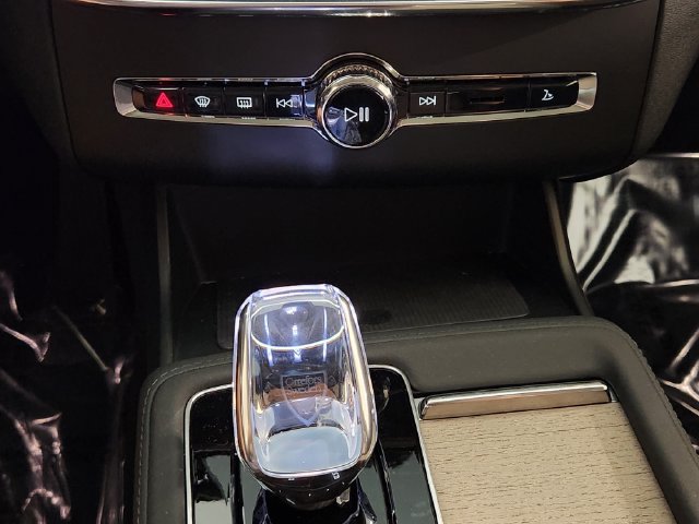 New 2026 Volvo XC90 T8 Plus w/ Protection Package Premier AWD/4WD image 19