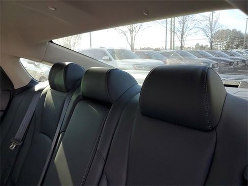 Used 2023 Honda Accord EX-L image 9
