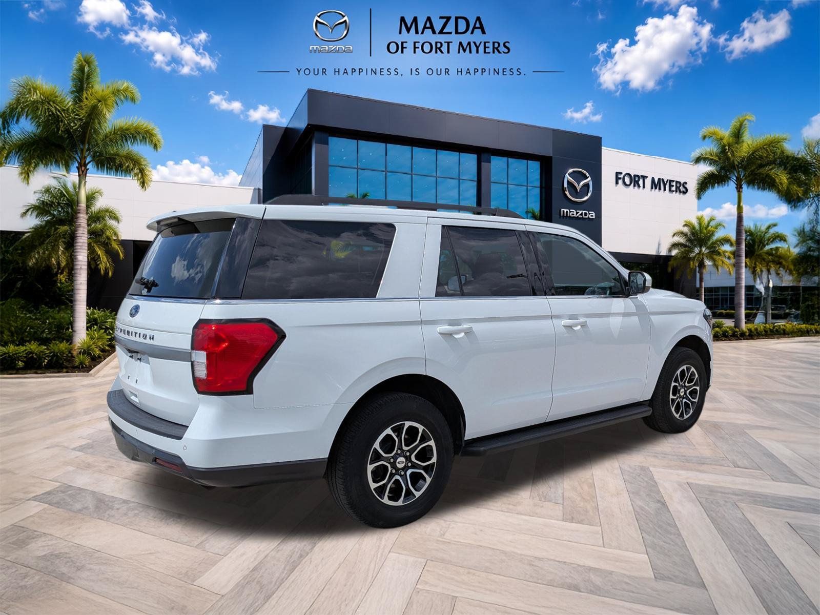 Used 2024 Ford Expedition XLT RWD image 4