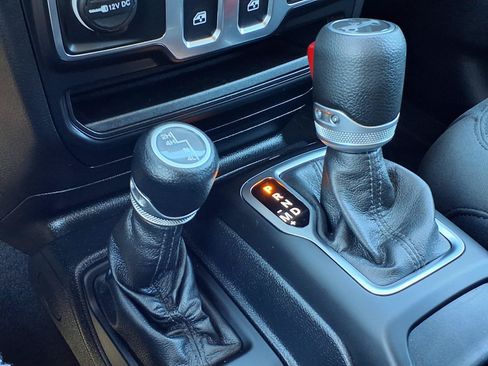 Used 2020 Jeep Wrangler Sport AWD/4WD image 12