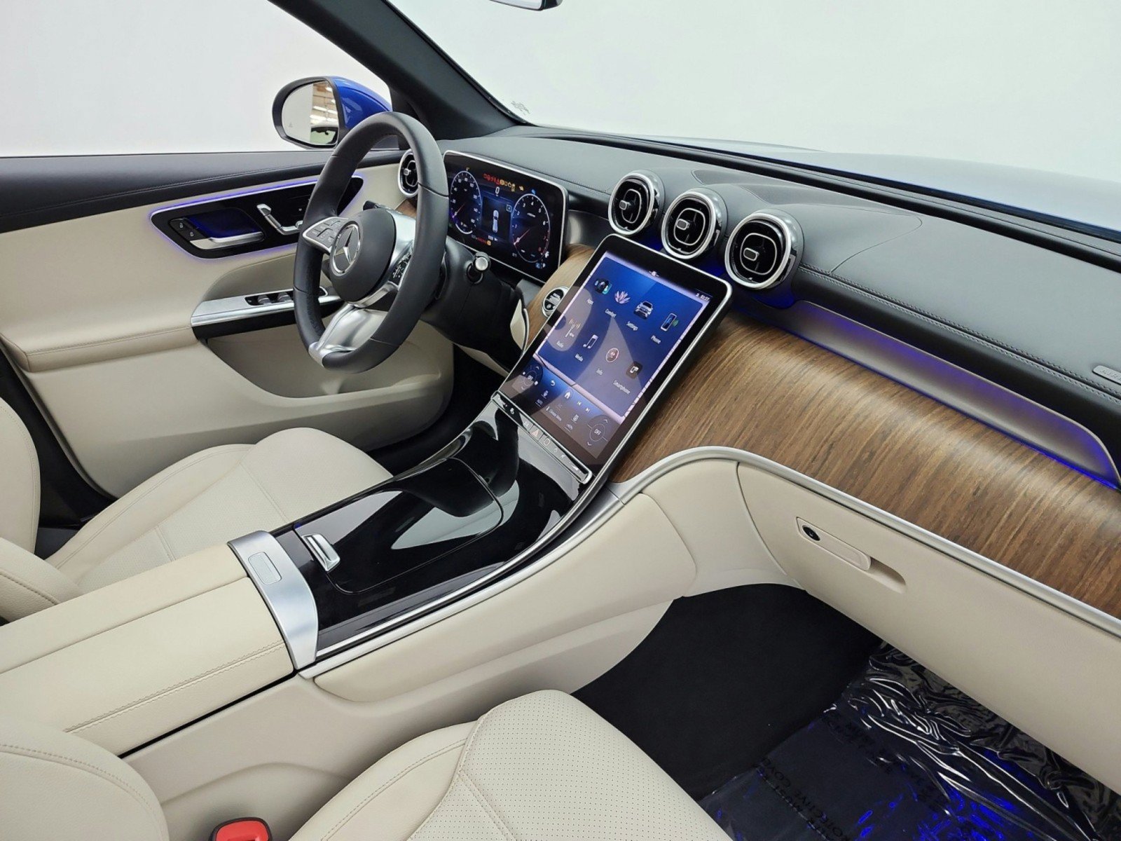 Used 2024 Mercedes-Benz GLC 300 image 21