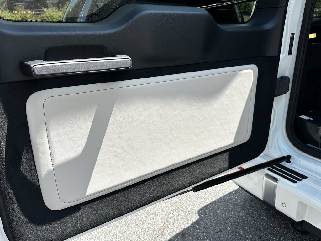 New 2027 Mercedes-Benz G 580 e image 21