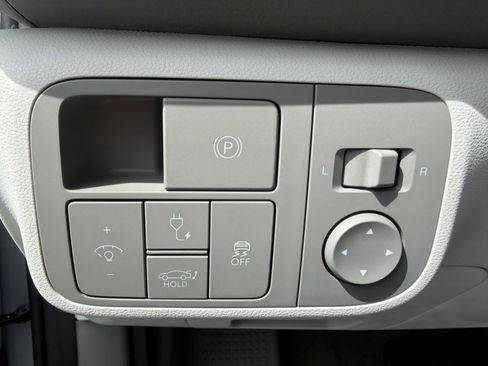 Used 2023 Hyundai Ioniq 6 SEL image 17