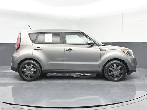 Used 2015 Kia Soul image 4